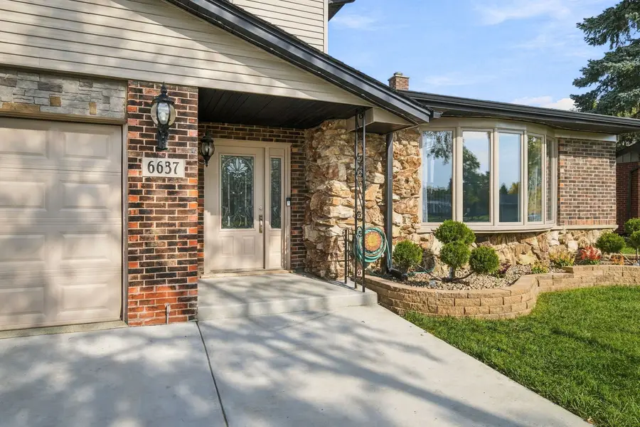 6637 Victoria Drive, Oak Forest, IL 60452 - #2