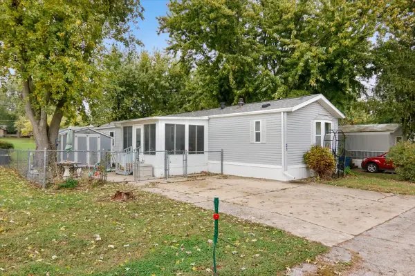 23 Cornflower Lane, Bloomington, IL 61701