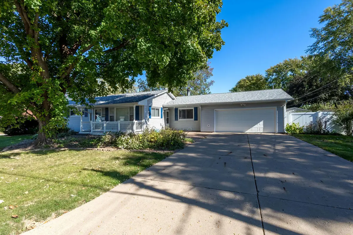 2902 5th Street, East Moline, IL 61244 - #1