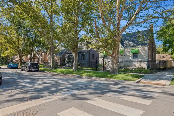 10100 S Bensley Avenue, Chicago, IL 60617