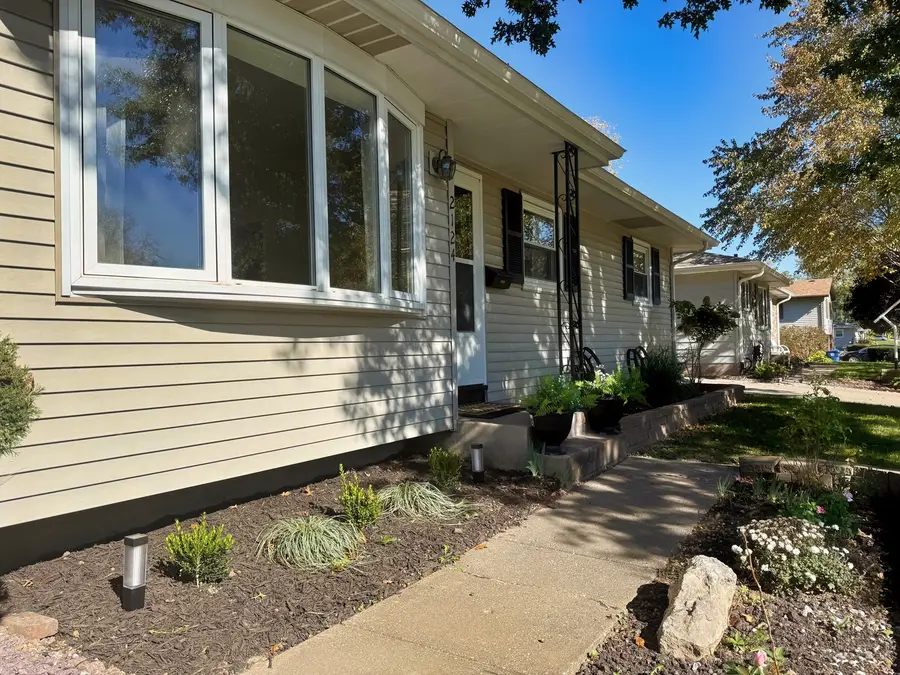 2124 W 38th Street, Davenport, IA 52806 - #3