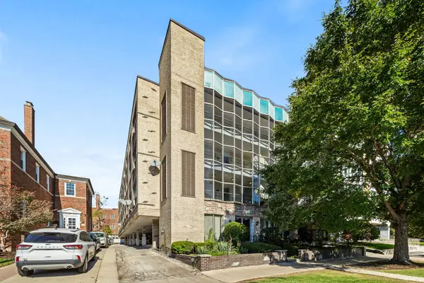 938 North Boulevard #204, Oak Park, IL 60301