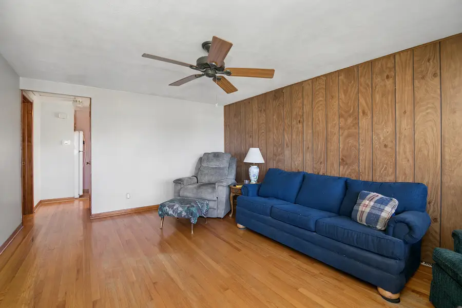 7805 Narragansett Avenue, Burbank, IL 60459 - #3