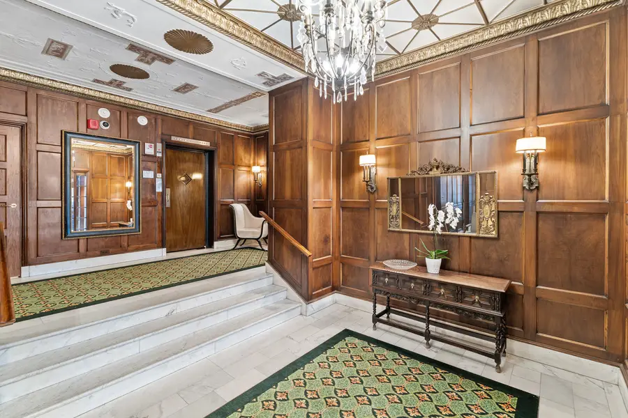 2912 N Commonwealth Avenue #5A, Chicago, IL 60657 - #3
