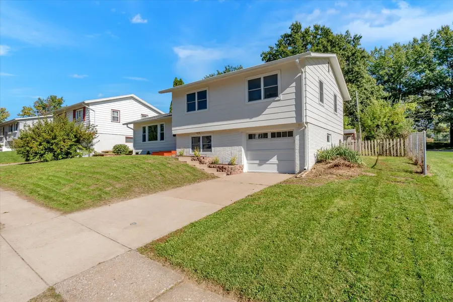 3303 S Hampton Drive, Bettendorf, IA 52722 - #2