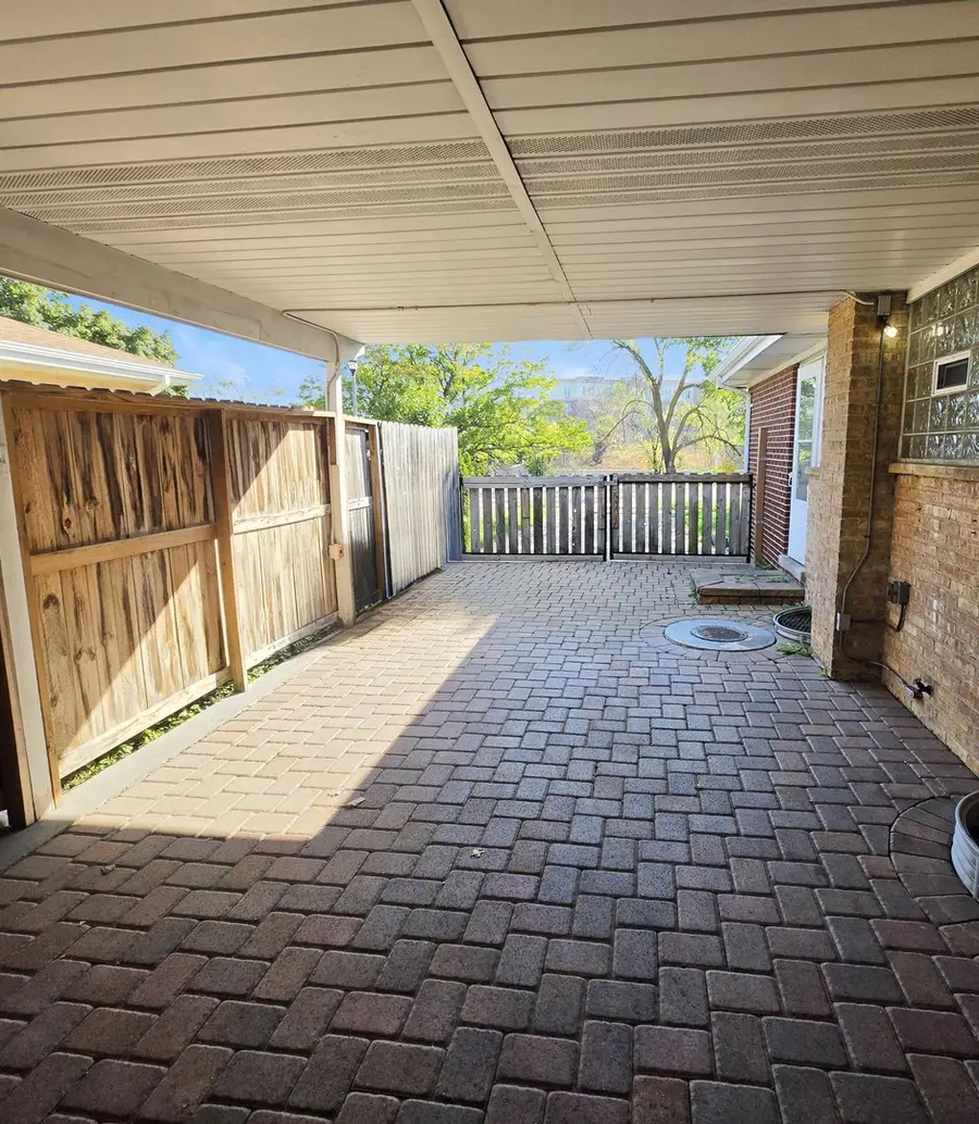 8512 Frontage Road, Morton Grove, IL 60053 - #3