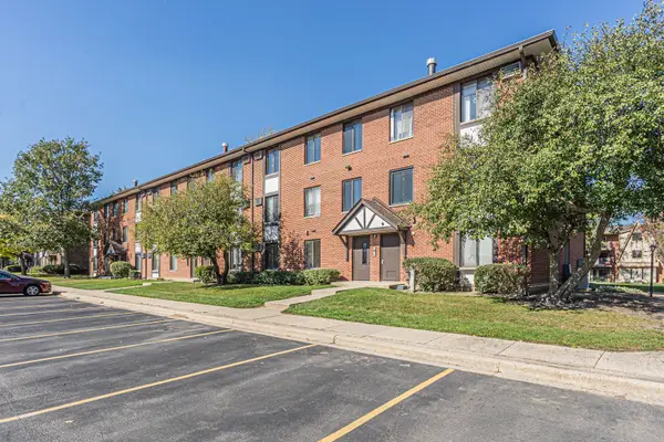 7 Timber Lane #2, Vernon Hills, IL 60061