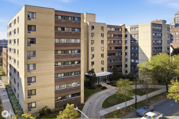 6300 N Sheridan Road #712, Chicago, IL 60660