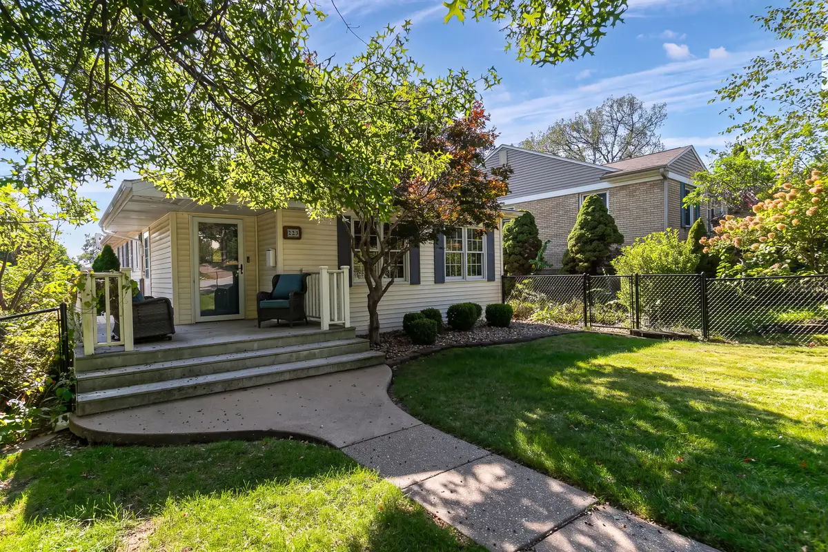 223 Custer Terrace, Bettendorf, IA 52722 - #1