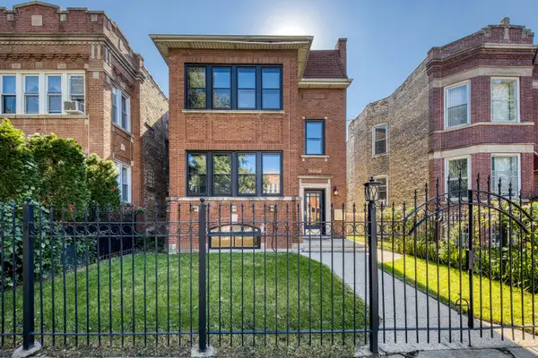 4037 W Oakdale Avenue, Chicago, IL 60641
