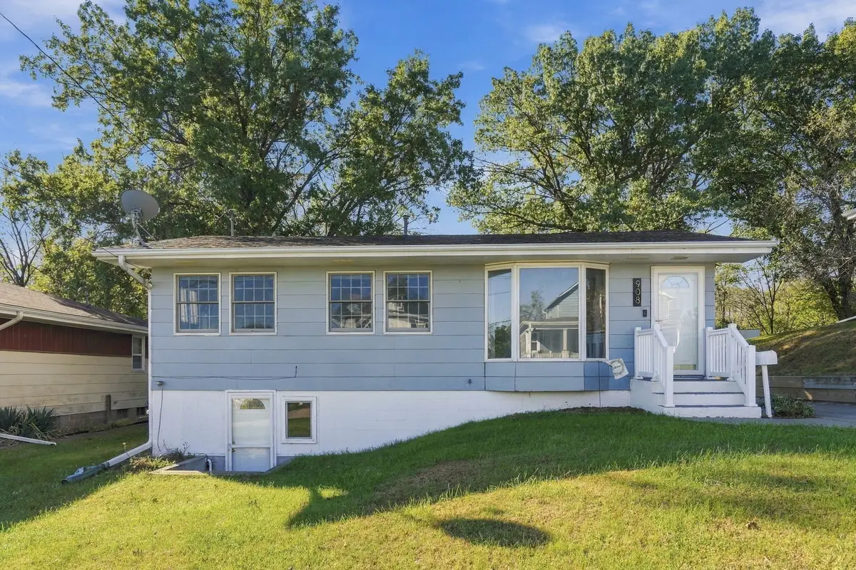 908 Leroy Street, Muscatine, IA 52761 - #1