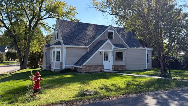 325 E E Lake Shore Drive, Round Lake Park, IL 60073