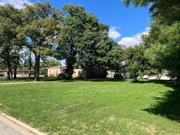 8747 S Roberts Road, Hickory Hills, IL 60457