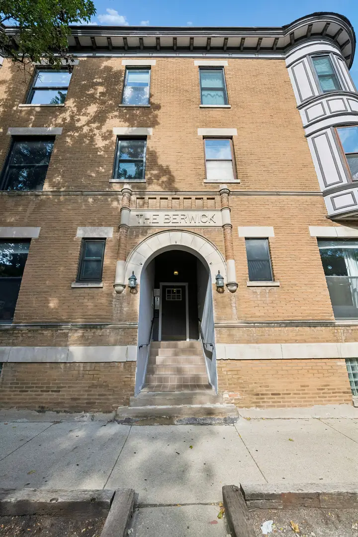 846 W Cornelia Avenue #202, Chicago, IL 60657 - #2