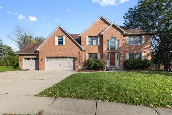 697 Fox Hollow, DeKalb, IL 60115