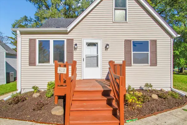 412 Fairfield Drive, Island Lake, IL 60042