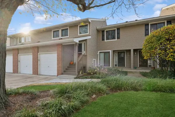 225 Winding Oak Lane #225, Buffalo Grove, IL 60089