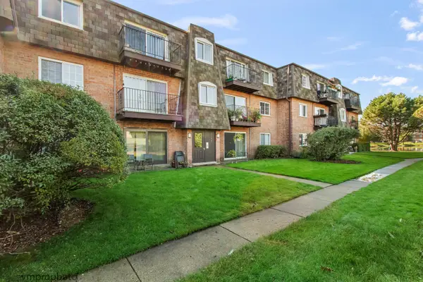 9389 Bay Colony Drive #3E, Des Plaines, IL 60016