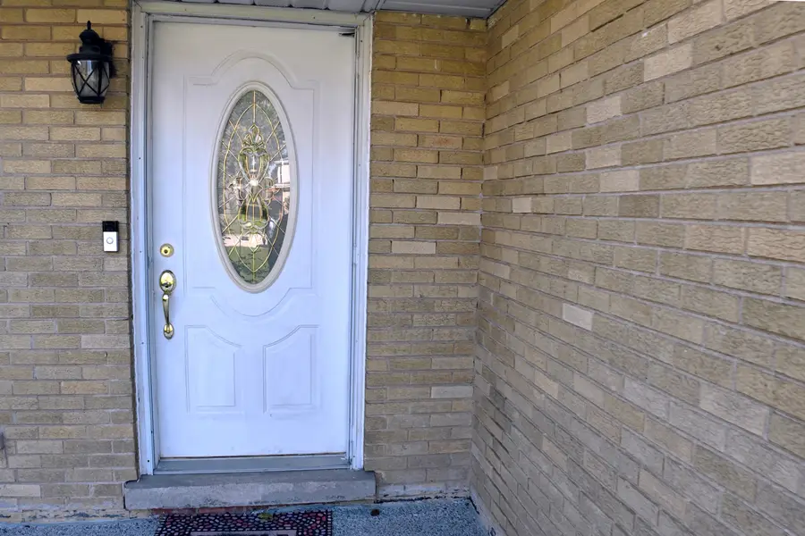 8501 S 82nd Court, Hickory Hills, IL 60457 - #3