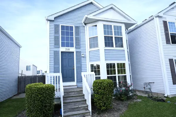 710 Four Seasons Boulevard #710, Aurora, IL 60504