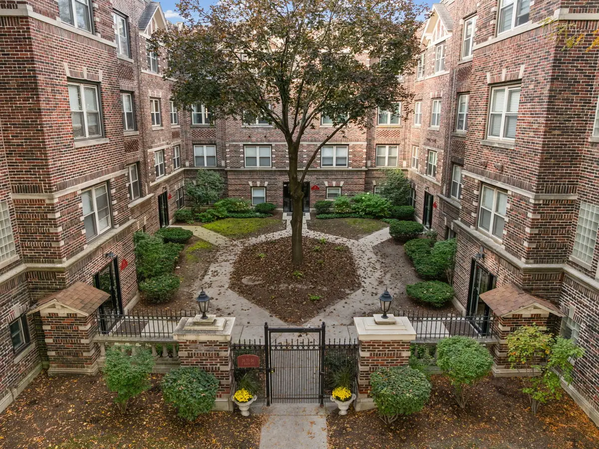 30 6th Avenue #2F, La Grange, IL 60525 - #1