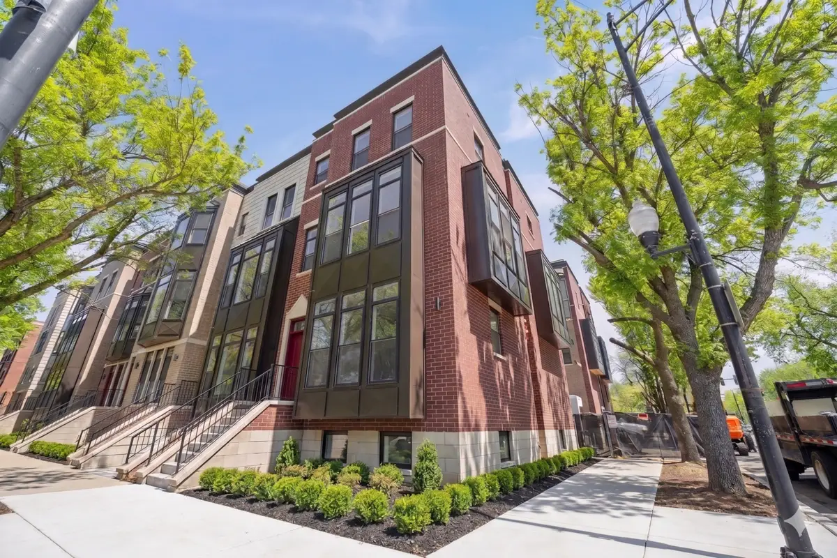 3245 S Calumet Avenue, Chicago, IL 60616 - #1