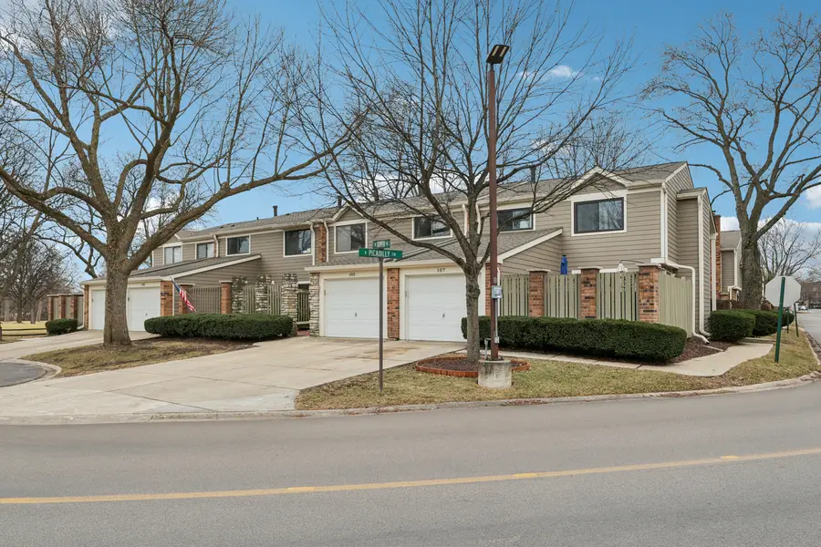 105 W Dover Drive, Mount Prospect, IL 60056 - #2
