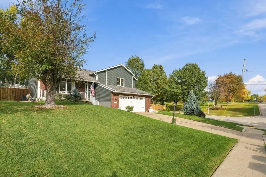 1760 Queens Drive, Bettendorf, IA 52722 - #2