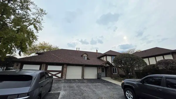 15716 Orlan Brook Drive #182, Orland Park, IL 60462