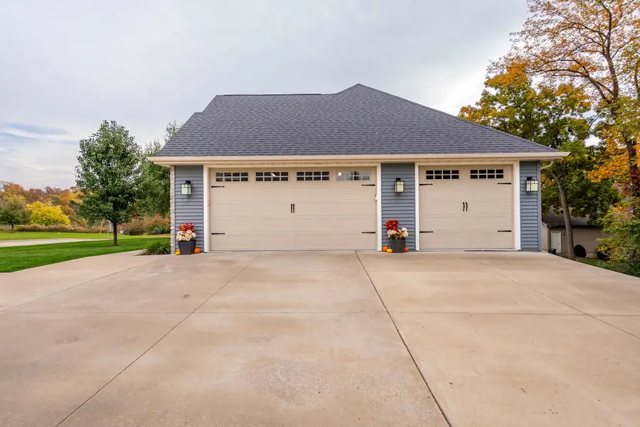 2302 Deer Ridge Circle, Le Claire, IA 52753 - #3