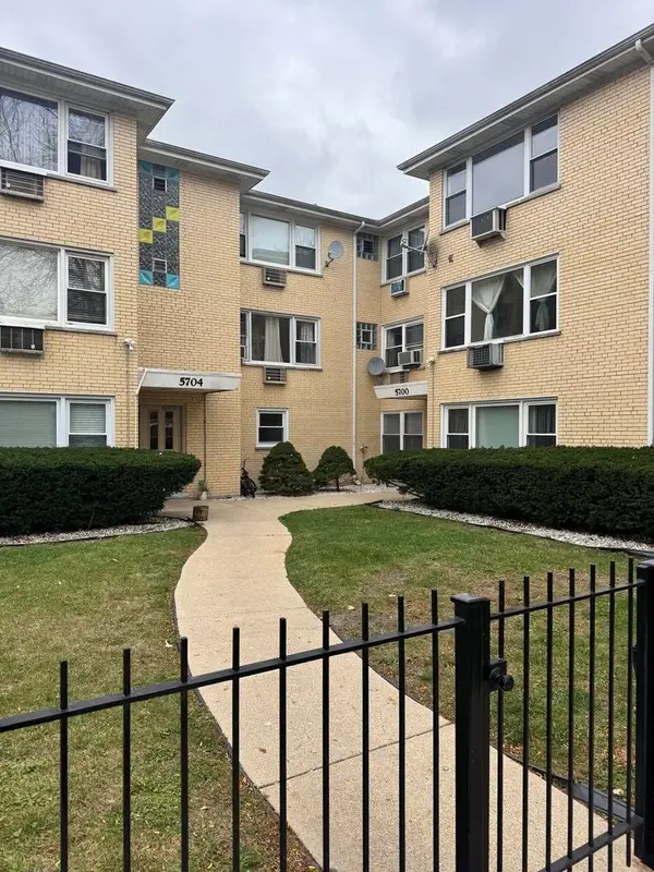 5700 W Montrose Avenue #3D, Chicago, IL 60634