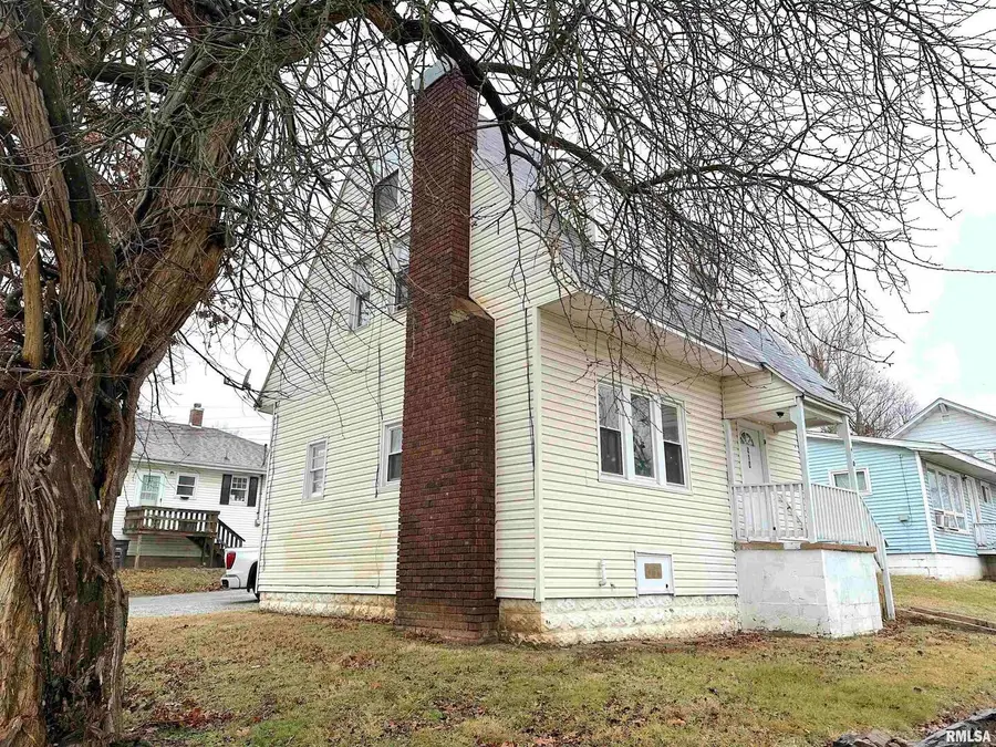 410 S Ash Street, Carbondale, IL 62901 - #2