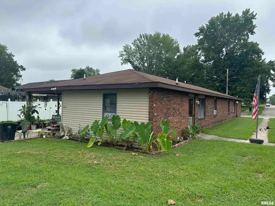 2202 S Illinois Avenue #1 & 2, Murphysboro, IL 62966 - Image #3