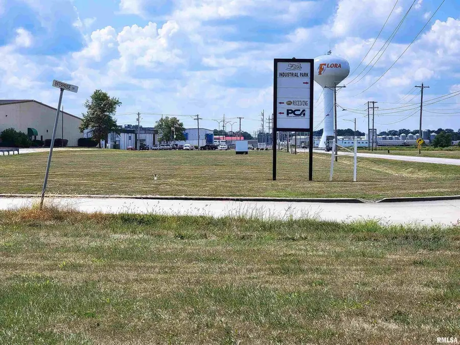 11044 Old Highway 50, Flora, IL 62839 - Image #2