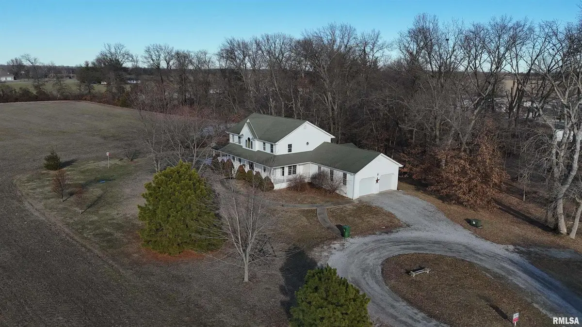 102 W North Street, Benton, IL 62812 - Image #1