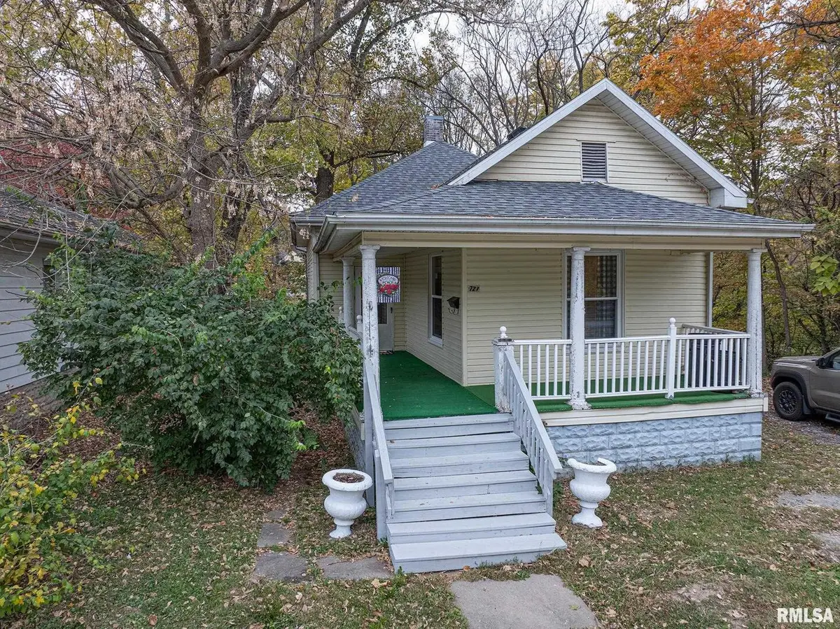 727 N Broadway Avenue, Salem, IL 62881-1305 - Image #1