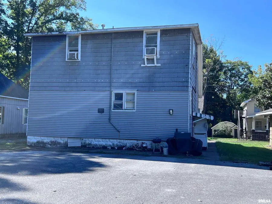 105 S Forest Avenue #4, Carbondale, IL 62901 - Image #2