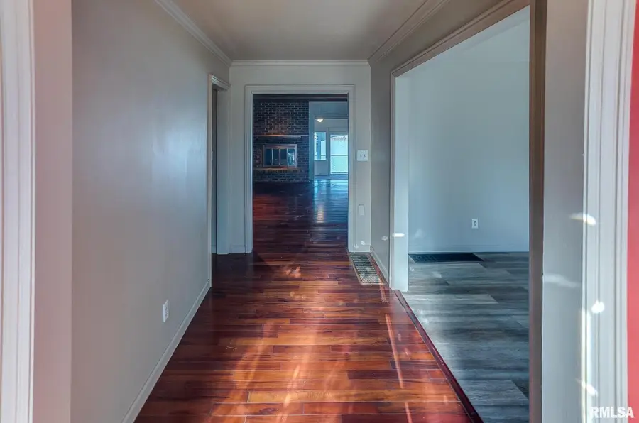 333 N Lakeview Drive, Salem, IL 62881 - Image #3