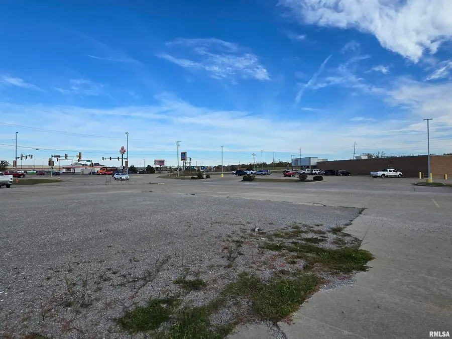 630 N Commercial Street, Harrisburg, IL 62946 - Image #2