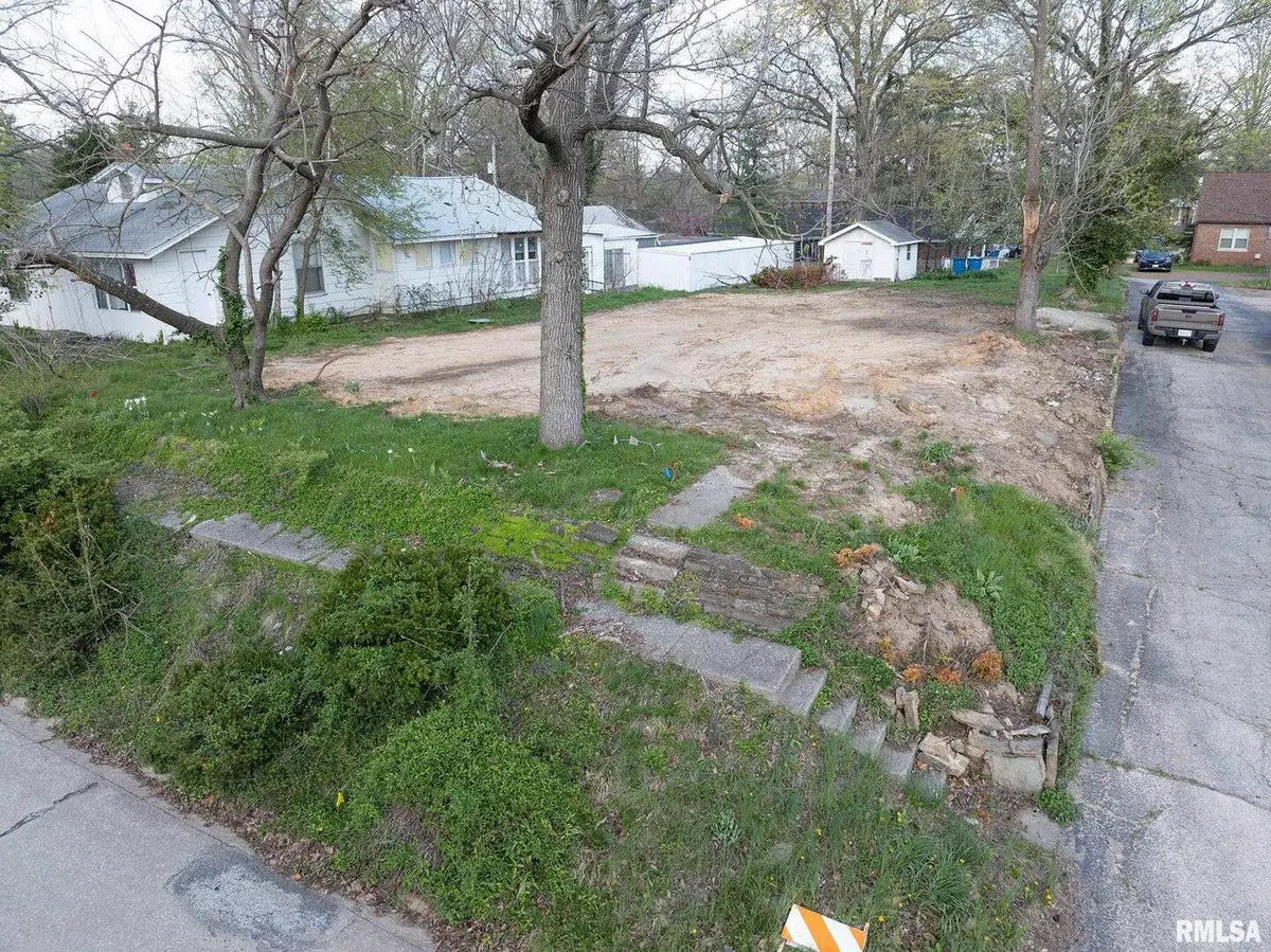 704 N 8th Street, Mount Vernon, IL 62884 - #1