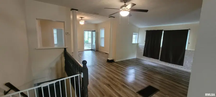 419 N Johnson Avenue, Mount Vernon, IL 62864 - Image #2