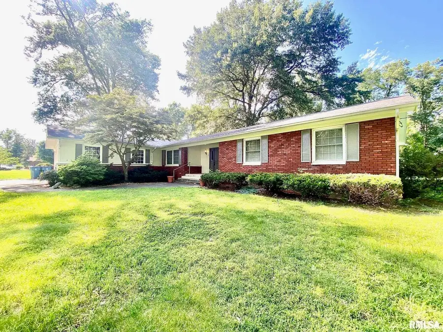 807 W Market Street, Christopher, IL 62822 - Image #2