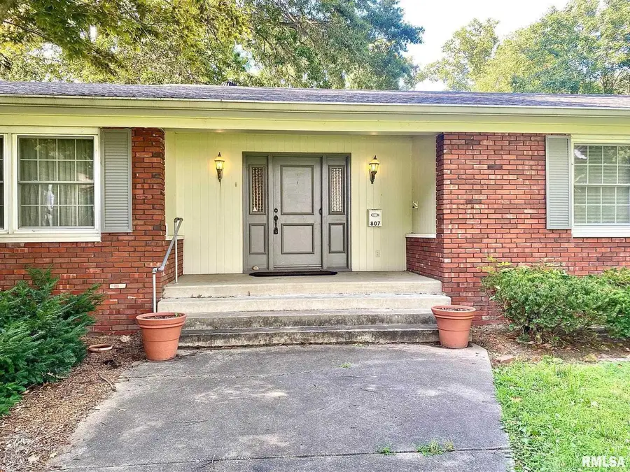 807 W Market Street, Christopher, IL 62822 - Image #3