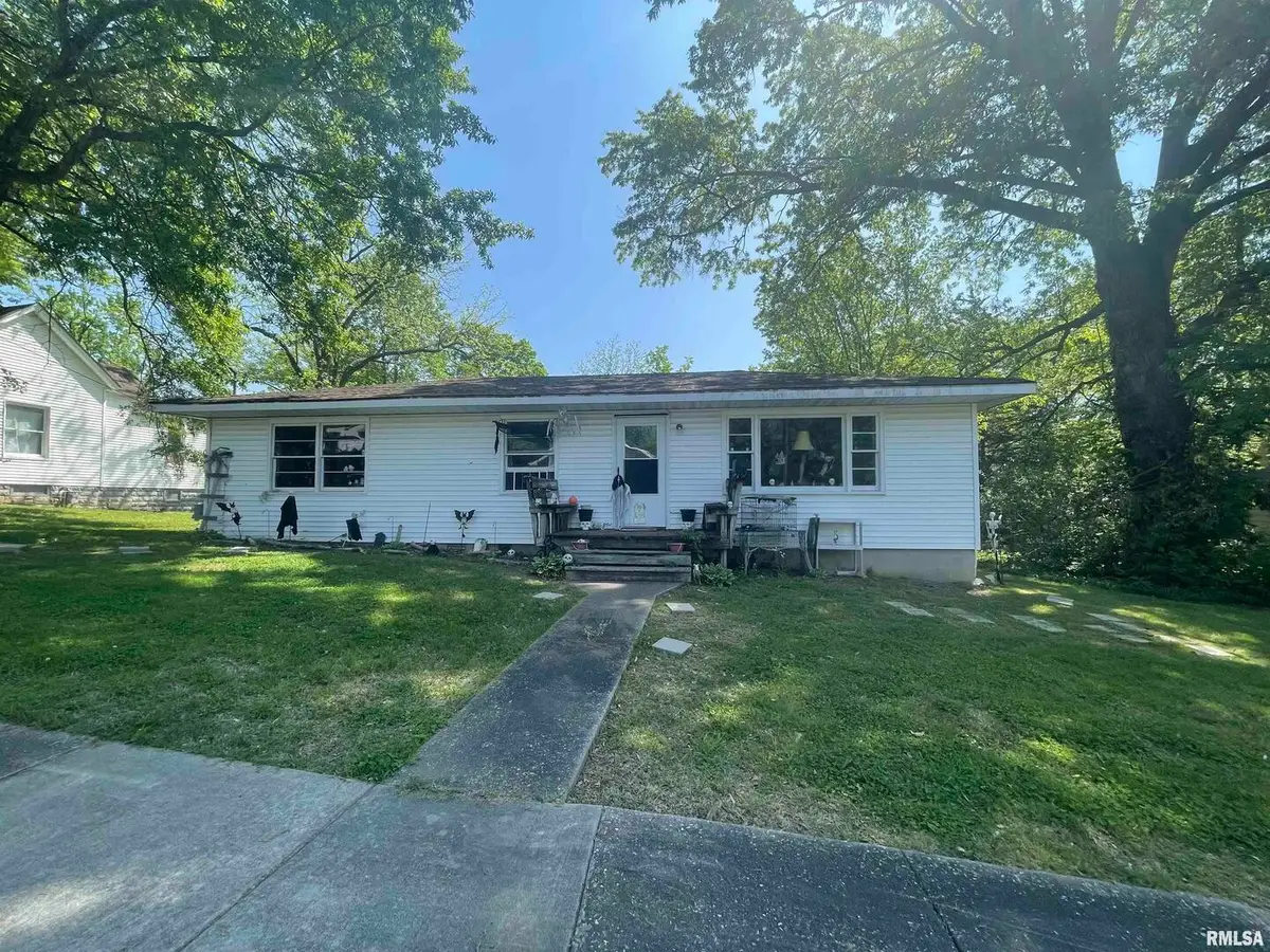 115 S Forest Avenue, Carbondale, IL 62901 - #1