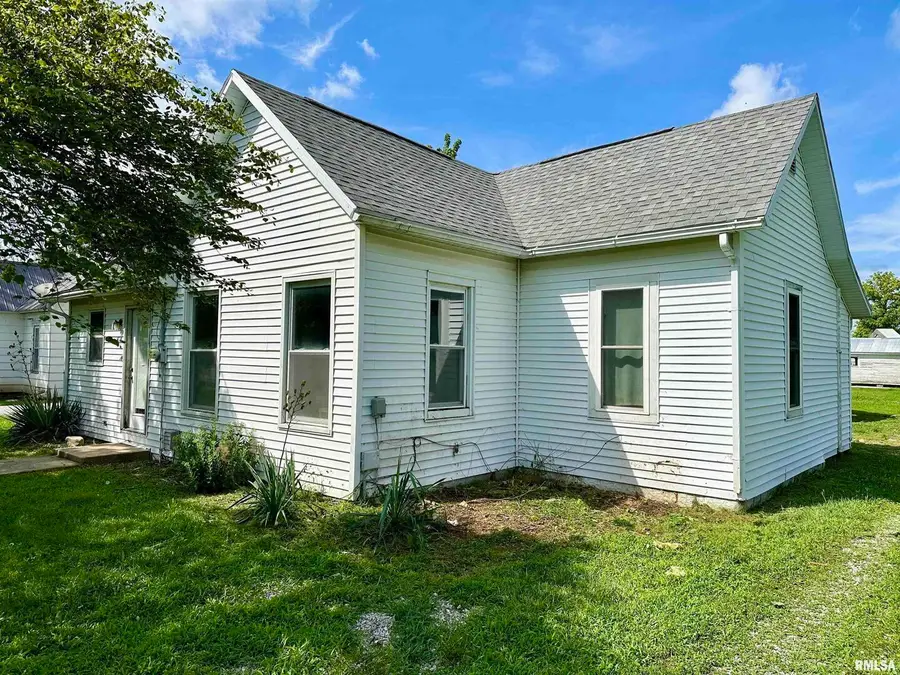 414 E Monroe Avenue, Farina, IL 62838 - Image #3