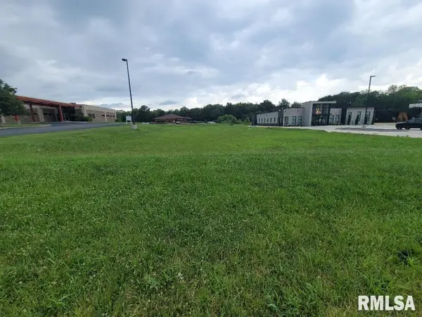 3128 Veterans Memorial Drive, Mt Vernon, IL 62864