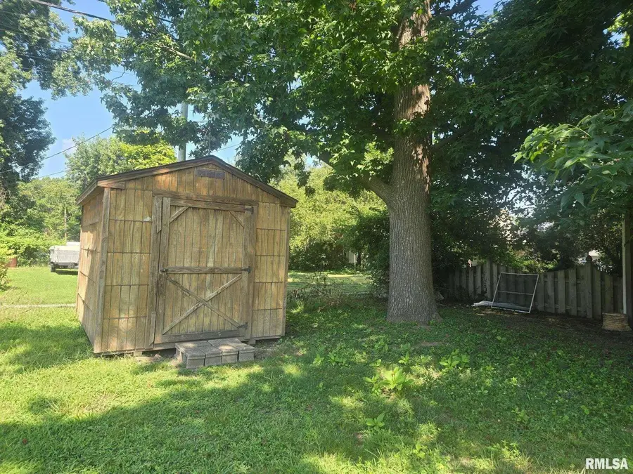 419 N 21st St Street, Herrin, IL 62948 - #3