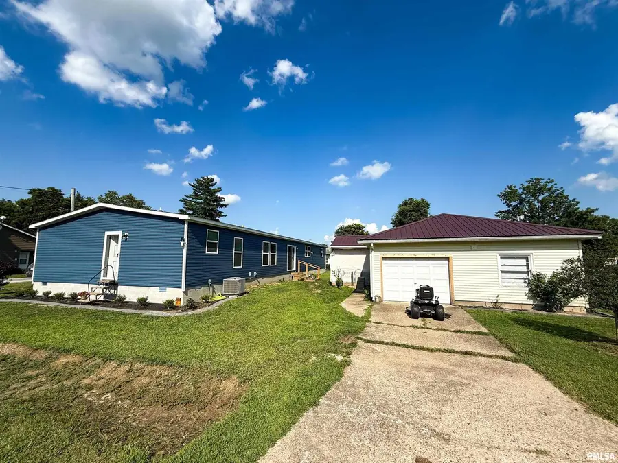 119 S 6th Street Sw, Clay City, IL 62824 - Image #2