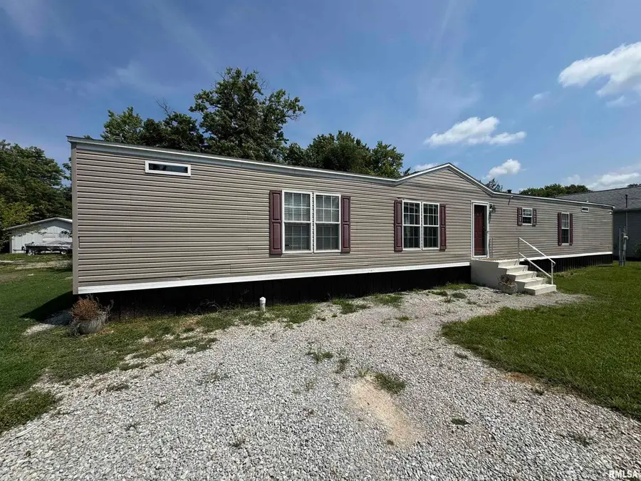 405 Middleton Street, Iuka, IL 62849 - Image #2