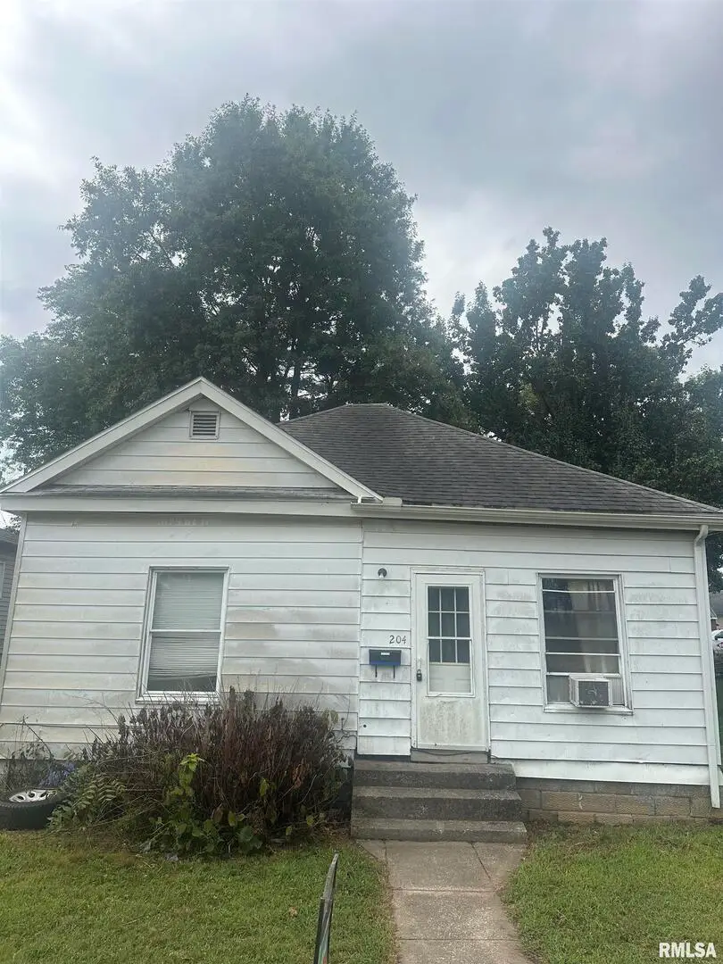 204 E Chester Street, Pinckneyville, IL 62274 - #1